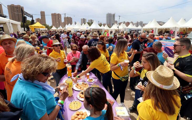 Ayuntamiento y Associació ultiman el montaje del recinto que este fin de semana albergará la ‘Acampada de les Penyes’